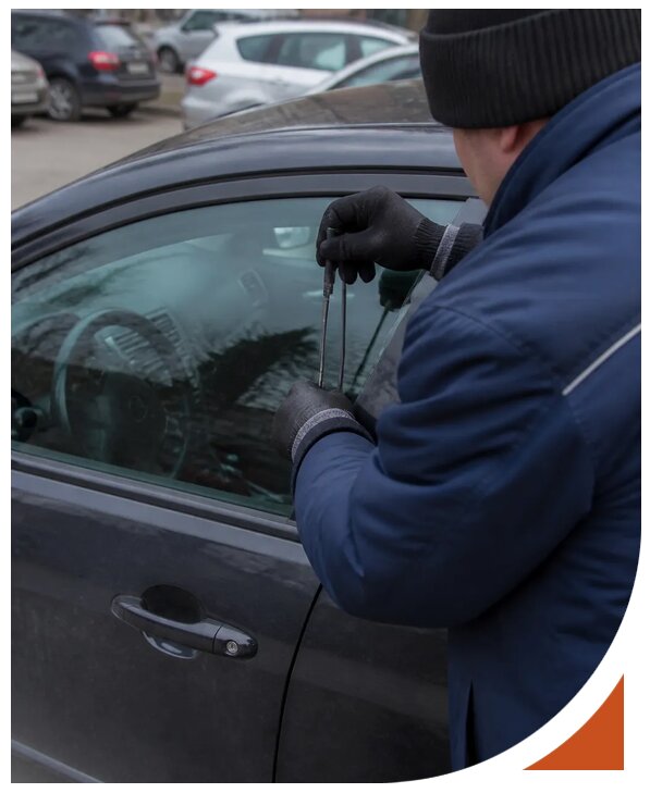 Срочное вскрытие автомобиля с ключами внутри в Губкине